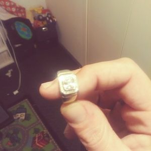 Jewelry exct. That gold watch is smart watch 10k